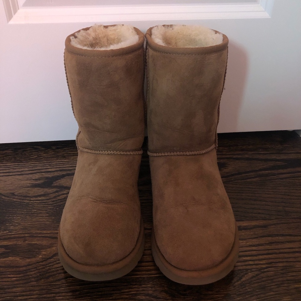 UGG classic short boots in chestnut. Barely worn!